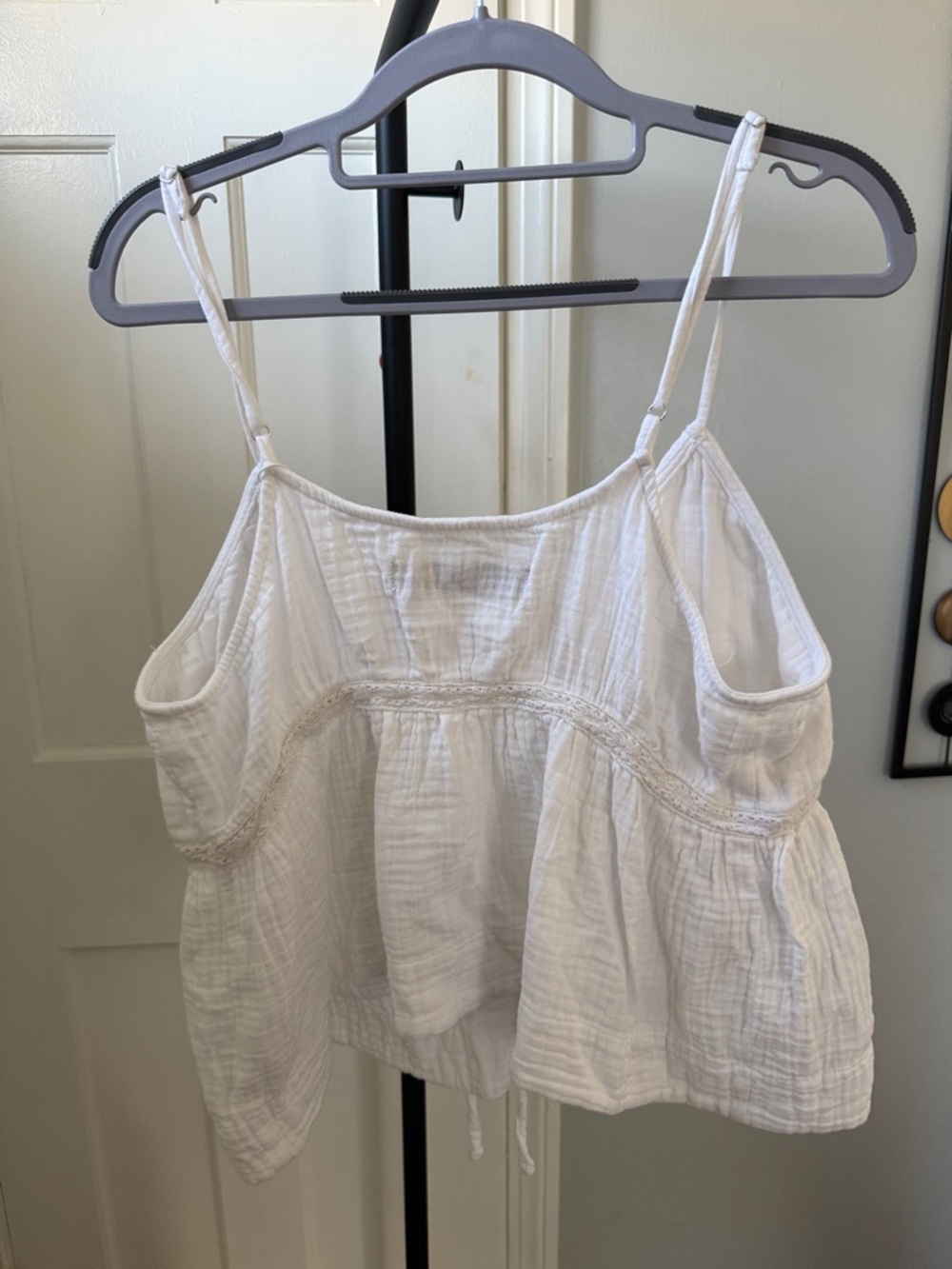 Women’s White Cotton Tie-Front Crop Top - Picture 3 of 3